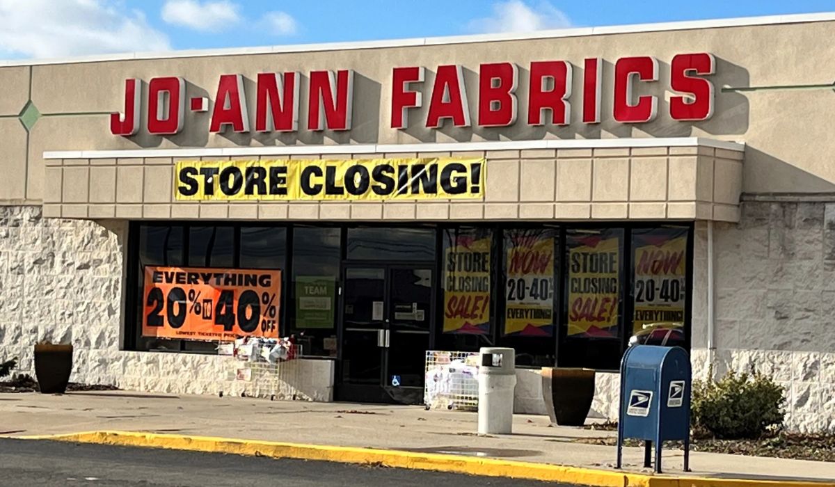 joann fabrics stores closing